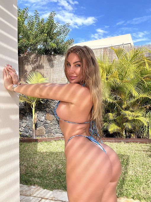 I got my eye on you 😜 https://t.co/eLQNkt5kjb