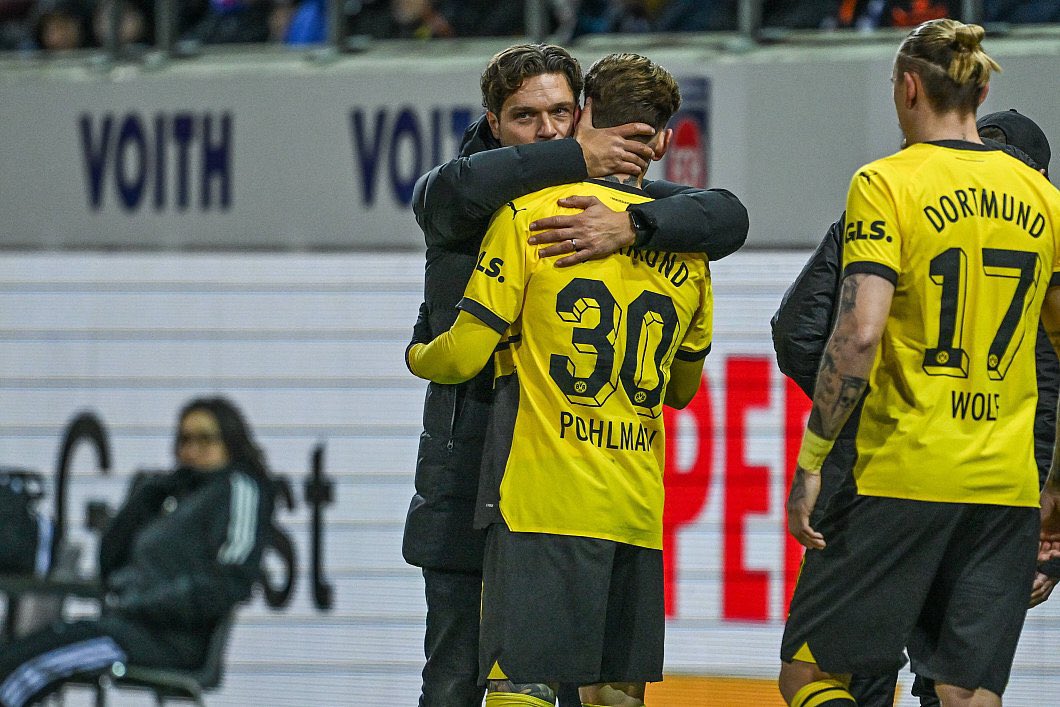 TuchelsErbe's tweet image. 🚨: Edin #Terzić ist zuversichtlich bezüglich des Talents von Ole #Pohlmann, der sein Bundesliga-Debüt feierte. Trotz möglicher Berichte über einen Sommerabschied bleibt Terzić optimistisch bezüglich Pohlmanns Durchbruch… #BVB 

🔴🗞️@ruhr24