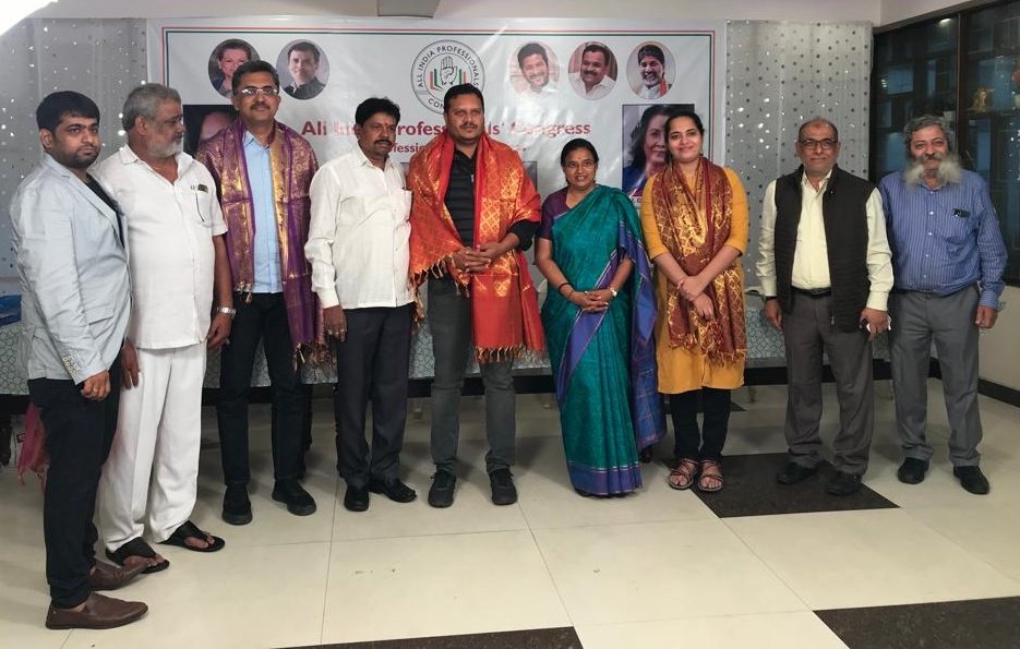 Karthik81874938's tweet image. All the very best @san2rudra Anna for the Karimnagar Parliament ticket 👍 Professionals for Progress💐
@drjgeetareddy 
@revanth_anumula 
@ProfCong 
@ShashiTharoor
@pravchak 
@INCTelangana 
@INCIndia 
@RahulGandhi 
@kharge 
@AnilTpyc 
@AICCMedia 
@Bhatti_Mallu
@PonnamLoksabha
@IYC