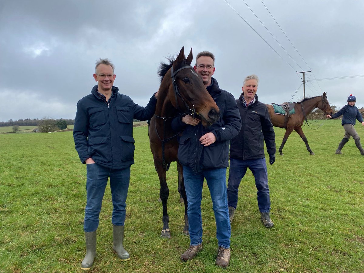 Spot the natural athlete in this crew @SHibbett @C_HartEquine this morning. The sweet 3yo 'Rolo' by Getaway x Scented Lily from the Best Mate family. The 2029 Gold Cup winner. You heard it here first.