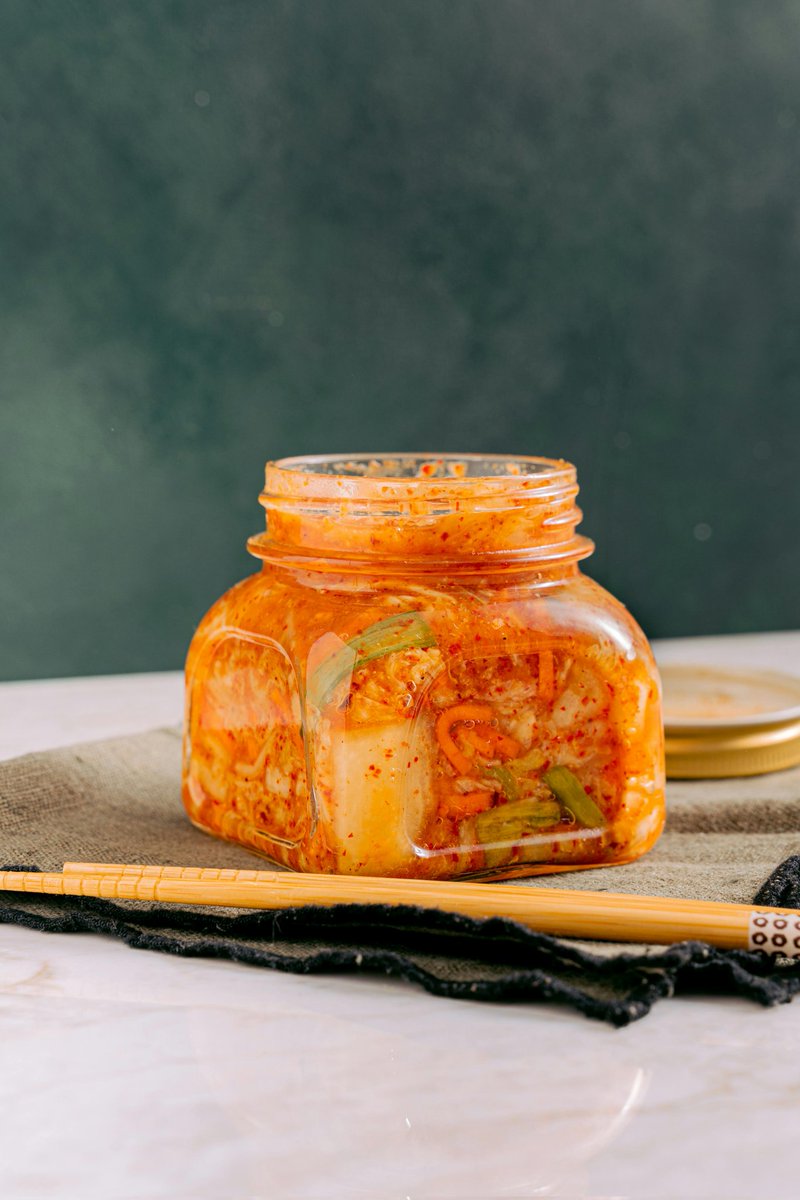 #Dietaryadvice 26

Guess who are the real K-pop stars? Kimchi and kombucha! They are korean fermented products loaded with probiotics which promote good gut bacterial health. Get them some! 🙌