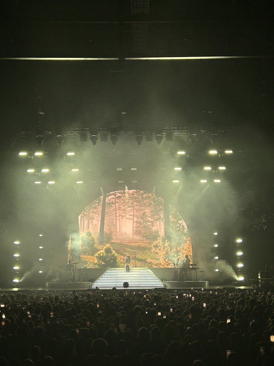 defaultsz's tweet image. thank you madison for this amazing night, i will never move on. ily ily ily #SpinninTourAmsterdam