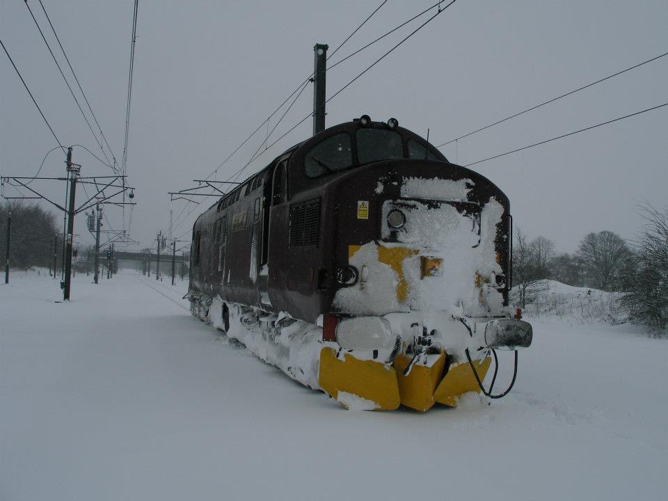 stephen37292ML's tweet image. Trying to punch through the snow with a Class 37 with miniature snow ploughs between Beattock and Beattock Summit during my Railtrack days.
