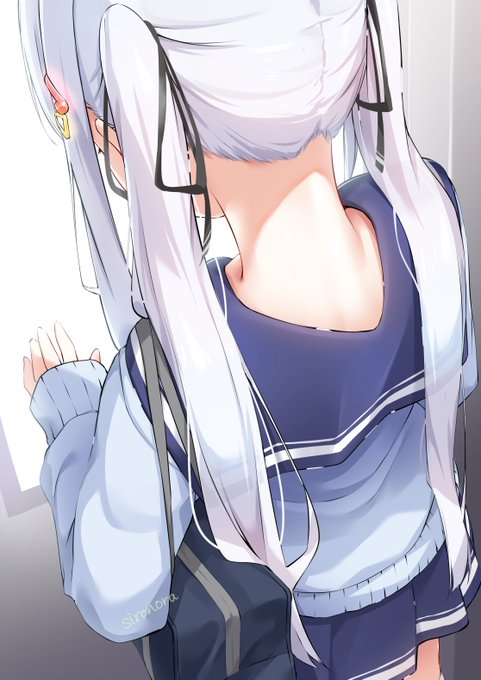 生え際、うなじ、背中。 