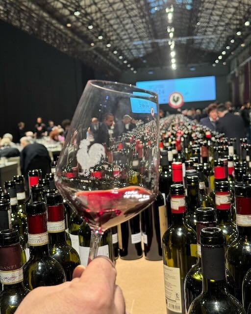 Bstrategies's tweet photo. Viaggio tra le Anteprime Toscane 2024 conclusesi da poco, lasciandoci un bagaglio di #profumi e di #sapori #italiani che non dimenticheremo #chianticlassico #toscana #italianwines #winepreview #anteprimetoscane 
Read more at https://t.co/PV54O9XyfI https://t.co/S3Zy9uHBge