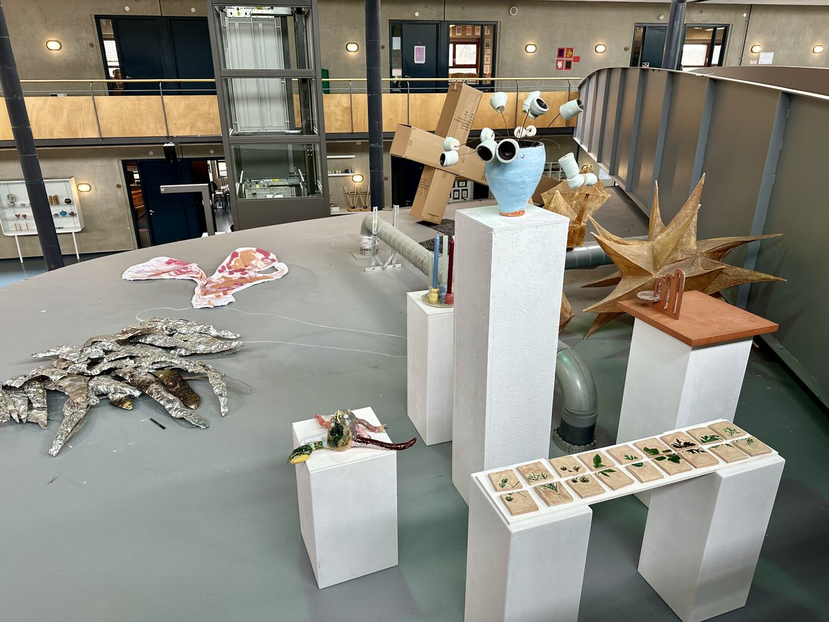 Kunst in gebouwen: kunst in het Bernard Lievegoed College dlvr.it/T3WCsL