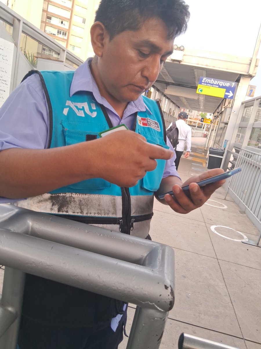 MarySaenz_P's tweet image. Ahora en el @Metropolitano_L piden DNI para usar el carnet amarillo del #conadis @MimpConadis ya es increíble.