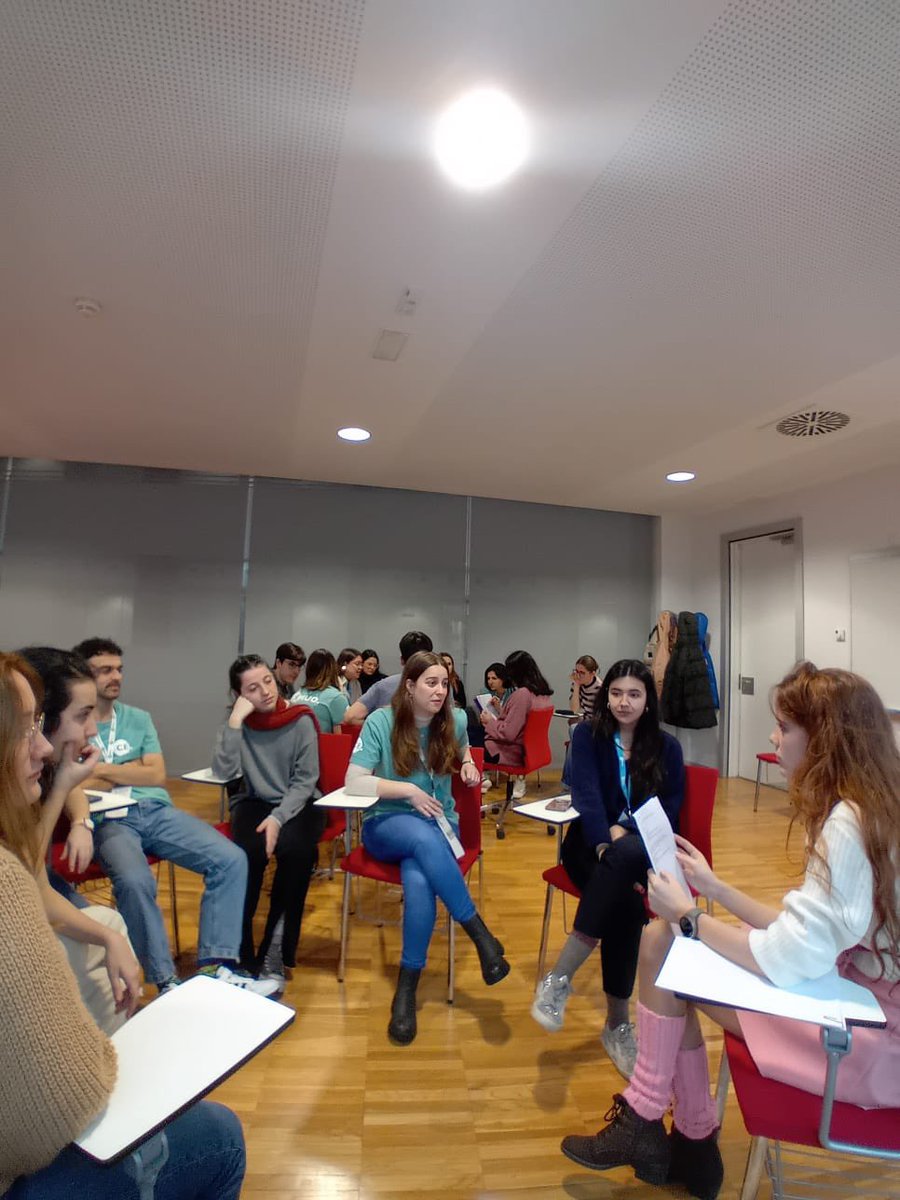 ¡Ya hemos acabado los talleres de esta edición del CEMUO! 🩺✨

¿Qué os han parecido? 😁