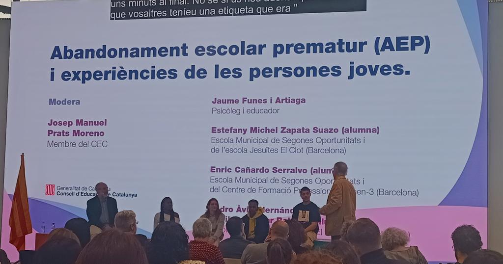 cesknktat's tweet photo. @JaumeFunes
"Aquí tenim joves que estaven perduts entre l'escola i la vida"
#Abandonamenteducatiu https://t.co/1xiY9kWG0w