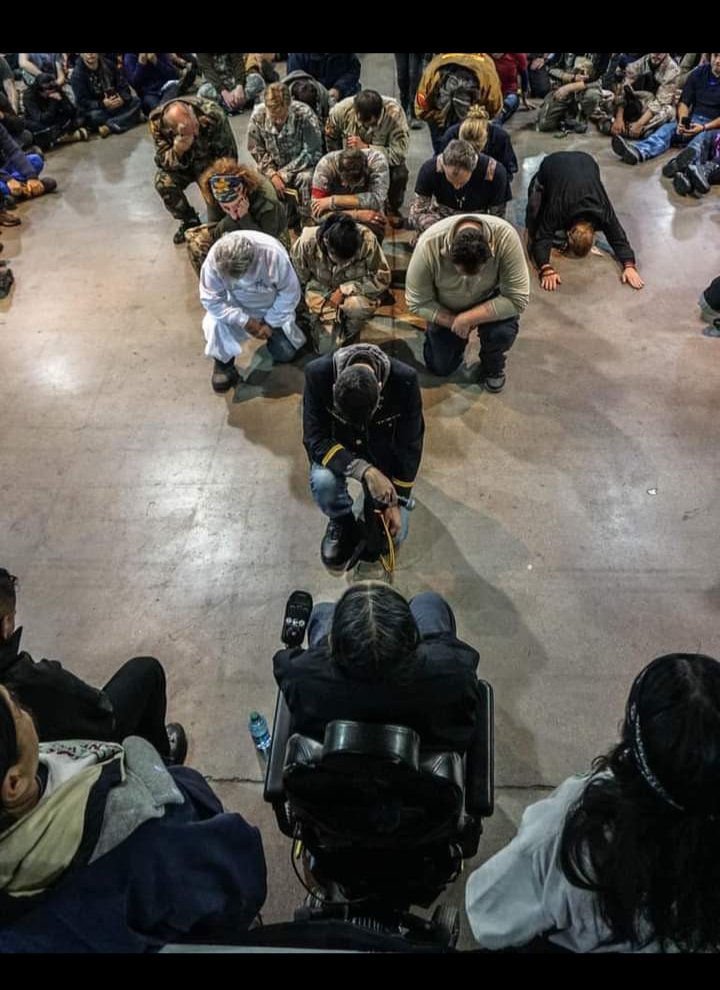 Veteran bowing before Chief Leonard Crow Dog during Standing Rock.  Asking to be forgiven for the MuriKKKan genocide. 
#everychildmatters 
#StopDAPL
#LandBack
