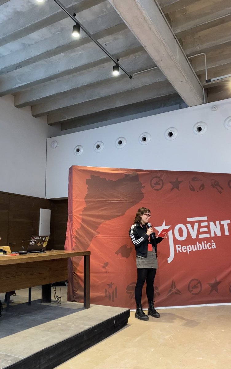 Jo, una menorquina, tindré sa sort de ser sa cap de llista del Jovent Republicà per ses pròximes eleccions europees. 
Gràcies pel suport en aquest projecte de gran abast, on hem de projectar cap enfora es nostres valors socialistes i independentistes. Endavant!❤️