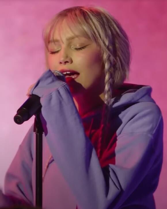 .@GraceVanderWaal • #ScreenshotSaturday

#IDontLikeYou Live Performance and Q&A on @mtvfreshout 
👉youtu.be/J7crneXuM3s

2019.11.10 / 196K @YouTube views
@MTV #IDLY  #LettersVol1 #SupportGraceVanderWaal #MegalopolisFilm #ChooseKindness