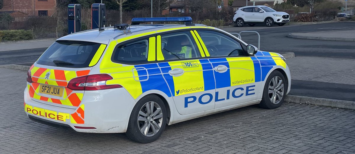 Out with Community Sergeant Jordan Kane, Cllr Ahmed and local beat officers in Southpark village and Glenmill speaking to residents and delivering updates. Happy to hear about increased patrols both non & uniformed and car patrols with ANPR. @SWGlasgowPolice @_SaqibAhmed_