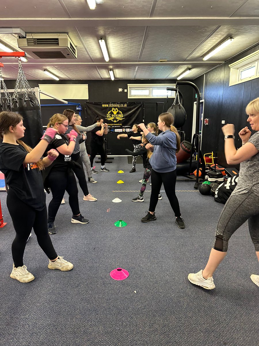 The women and girls sessions get better each week. Fantastic work. Great turnout. Saturdays 10am. Join us👍🥊♥️ @DinningtonHigh @dinnoforum @TNLComFund @SY_VRU @England_Boxing @KayLiamkay @thebodycoach @Sport_England @JakeBenRichards