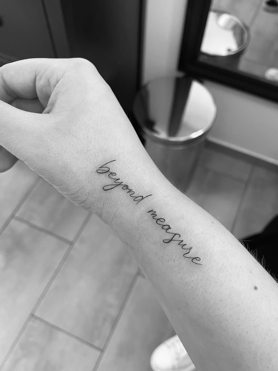 grvmpyale's tweet image. I seem to be always searching for something to lose myself in completely... ”beyond measure”  🤍🖇️
#fellowtravellers @MattBomer #jonathanbailey  #timhawk