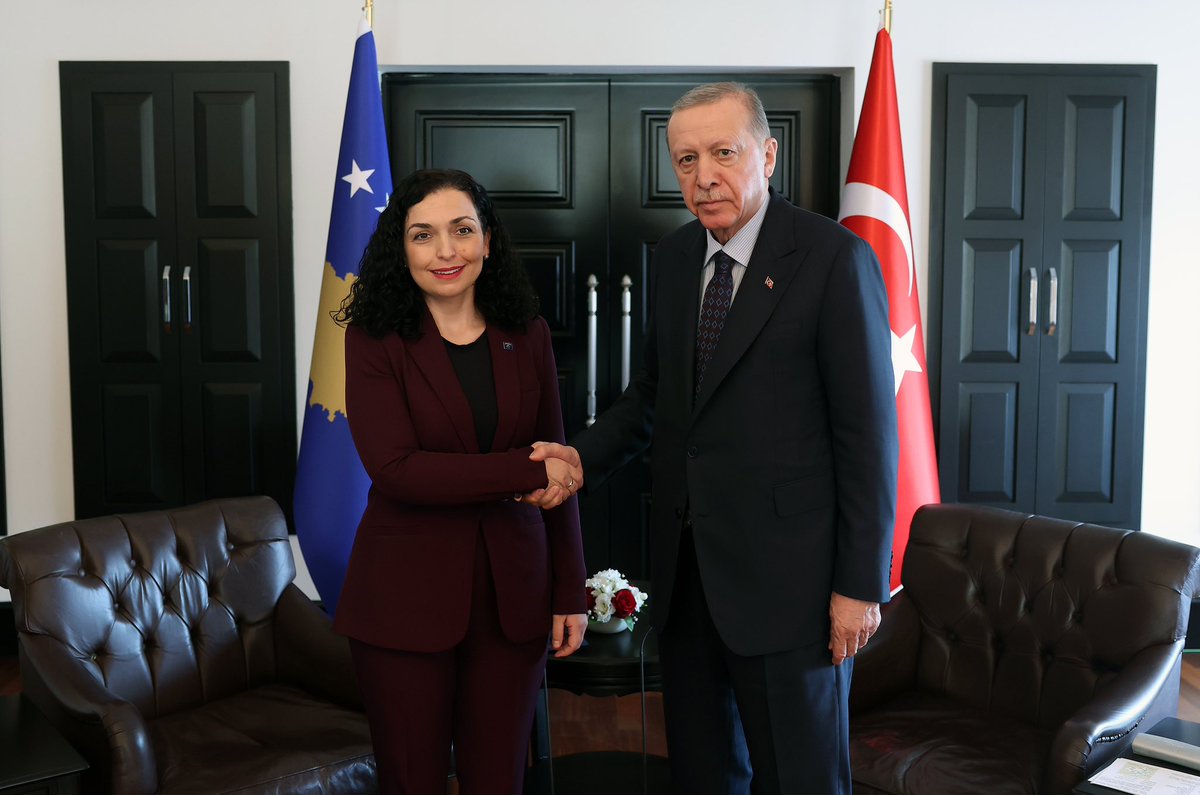 Cumhurbaşkanımız <a href="/RTErdogan/">Recep Tayyip Erdoğan</a>, 3. Antalya Diplomasi Forumu vesilesiyle Türkiye’de bulunan Kosova Cumhurbaşkanı Vjosa Osmani-Sadriu ile görüştü.