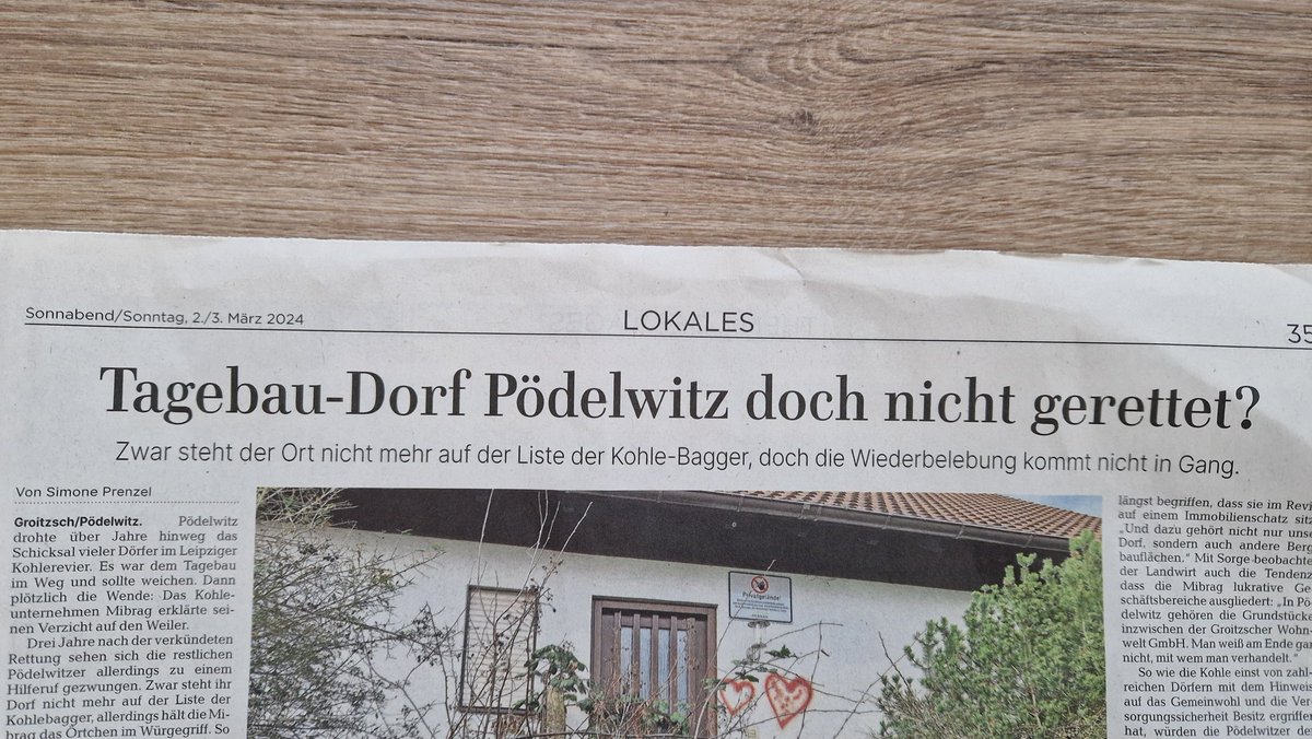 Seit über 3 Jahre steht fest, dass Pödelwitz erhalten bleibt. Doch der Ort verfällt zusehens, weil ein Kohleunternehmen bestimmen will, was aus unserem Dorf werden soll. Wir fordern deshalb von der Bundespolitik die Auflösung der MIBRAG-Eigentumsverhältnisse im Ort.