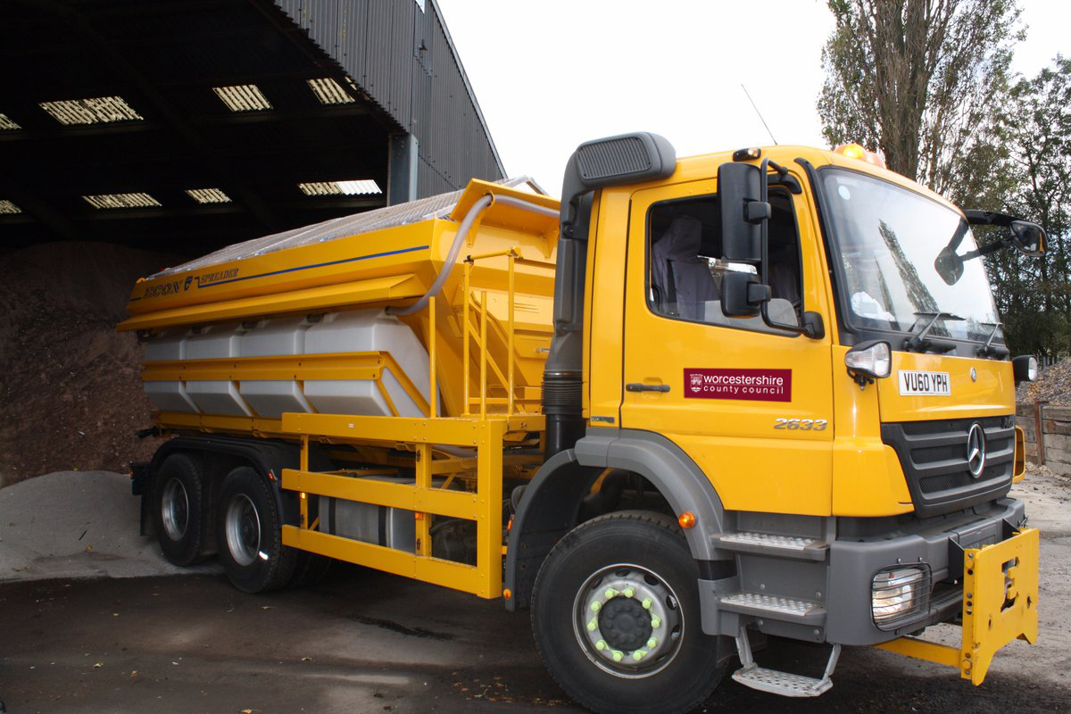 Showery outbreaks of rain & sleet with some wet snow mixed in will continue this afternoon. This evening, the rain and sleet will clear northwards, road surface temps will dip to -3.5c, therefore our gritting team will be out from 7pm. Please travel carefully if you are out.