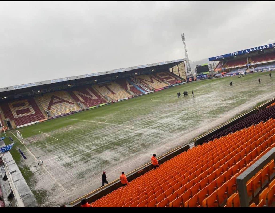 BCAFCBH's tweet image. If this game is on after what they called off at Barrow last week we need a serious talk @EFL. No chance. 😂😭 #bcafc