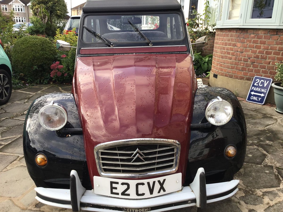 Attention Everybody! This beautiful Citroen 2CV Charleston was stolen off the owner's driveway last night in Norfolk. PLEASE look out for it. Let's find it and get it home! #weirdcartwitter @PaulCowland_ @HubNutVids @Jamesonthebench please retweet, thanks 🤞