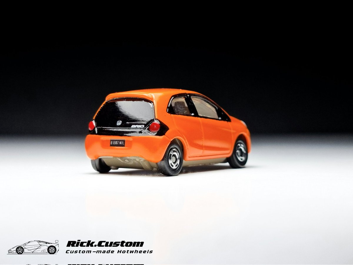 rick_custom tweet picture