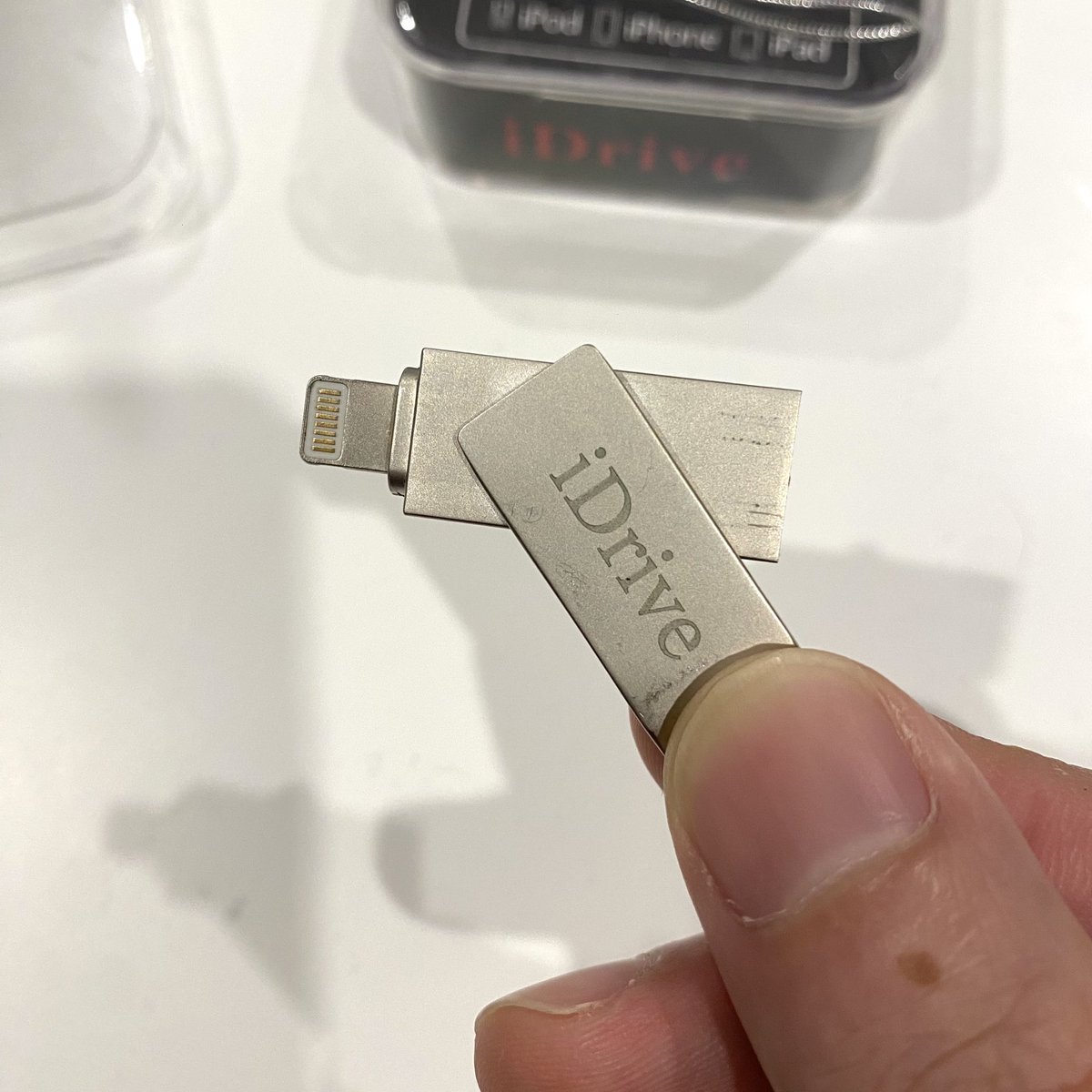 bbigkachu's tweet image. อันนี้ดีจริงใช้มานานละและจะป้ายยาต่อไป คนที่ชอบถ่ายรูป มีรูปมีคลิปในโทรศัพท์เยอะ แล้วไม่อยากลบอยากเก็บเอาไว้เป็นความทรงจำ ตัวนี้ช่วยได้เยอะมากๆ แถมปัญหาเครื่องค้างเครื่องช้าจะหมดไป แค่เสียบปุ๊บเก็บได้ปั๊บ