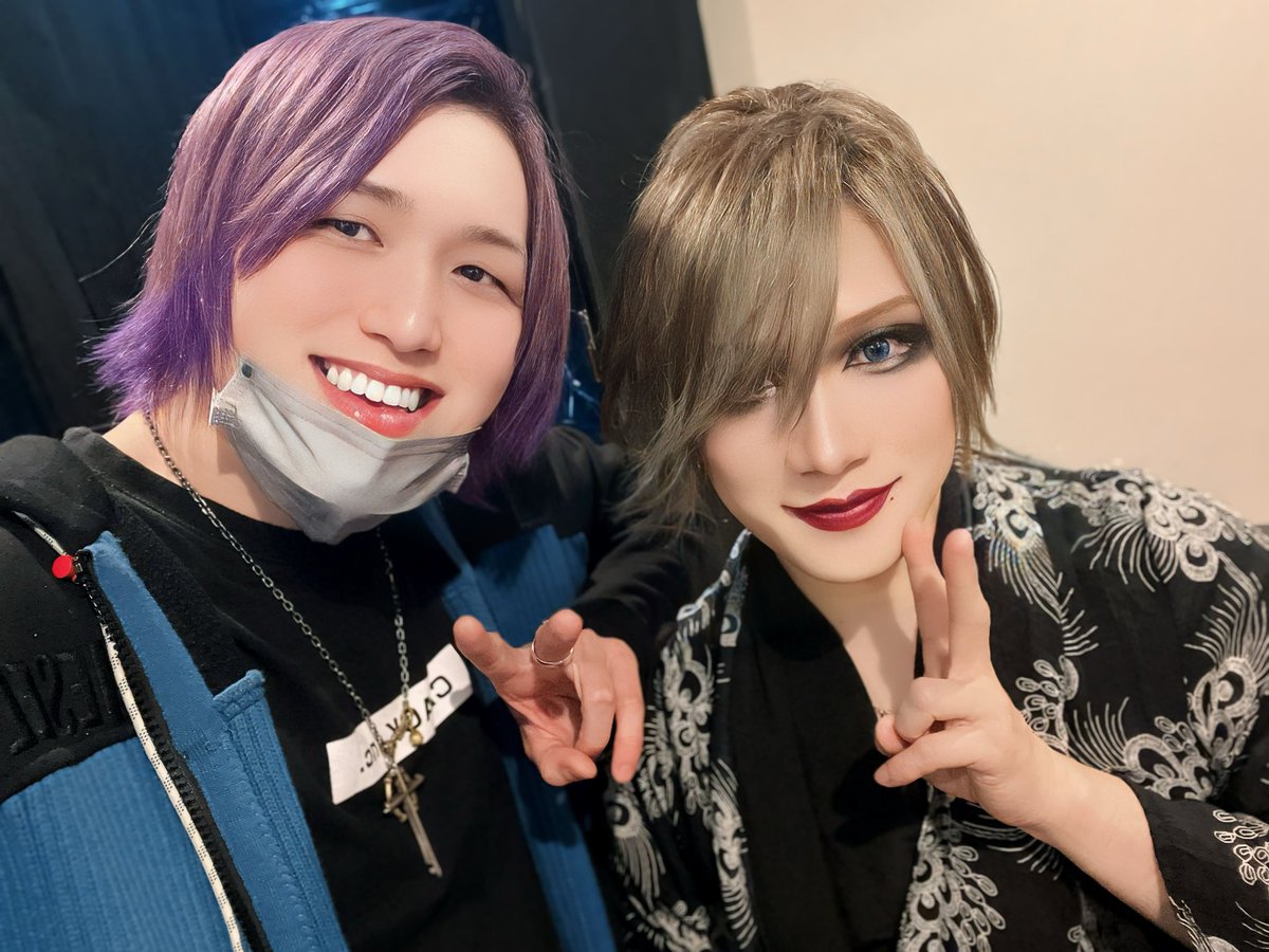 LyieK_Drums's tweet photo. みんなやっほ〜🍎
リィクは心斎橋CLAPPERまで
#CLACKinc.  最終単独侵蝕作戦『Last[E]』見に行ってきたよ〜！
昔ステージを見上げてた記憶やら一緒にやってた記憶やら込み上げてきてエモかった！
最後ちゃんと見に来れてよかった〜
工作員のみんなも元気そうでなにより！
みんなと写真撮ったンゴ🍎🍏 https://t.co/nqxNdmIFbD