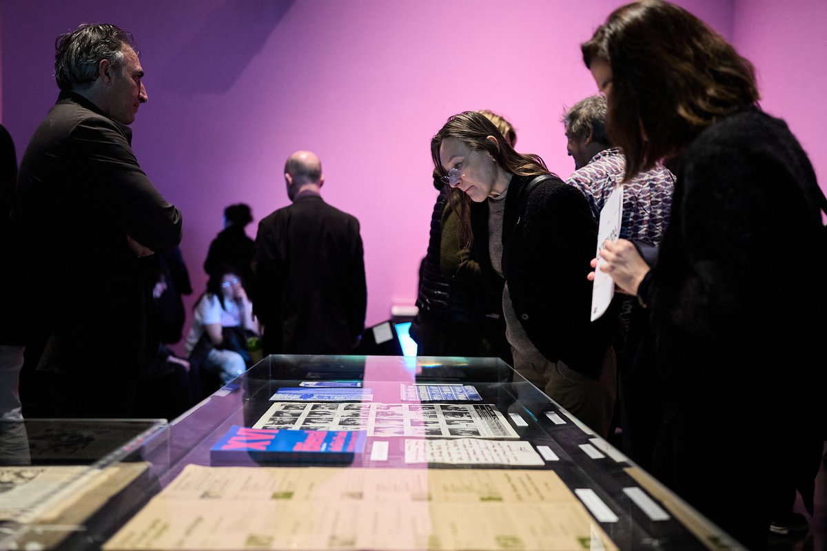 MACBA_Barcelona's tweet photo. Vols visitar la nova exposició “Visual origen. Film / Vídeo / Informació”?
Aprofita que avui és #DissabtesMACBA i l'entrada al museu és gratuïta a partir de les 16h. T'hi esperem!
Reserva la teva entrada 👉 https://t.co/psNp2VVi8V
#VisualOrigenMACBA https://t.co/B8JRdvWzgv
