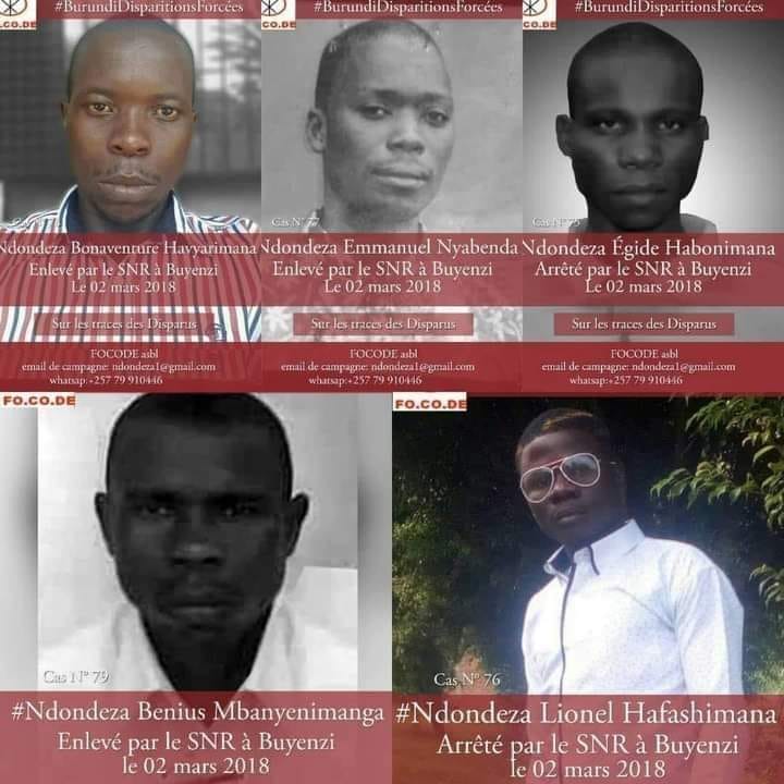 FOCODE_'s tweet photo. #Burundi., #Ndondeza #DisparitionsForcées 

🔴Imyaka ibaye itandatu ...

Abagabo batanu banyururijwe rimwe. Babiri (Bonaventure na Benius) baravukana mu nda imwe. Bose uko ari batanu bari abavyara. Ku bakunda kwitwaza amoko, abo batanu bose bari abahutu. Bose bafatiwe mu Ruvumera (mu Buyenzi bwa Bujumbura), bahagaritswe n'umukozi w'iperereza azwi, Joseph Mathias Niyonzima batazira Kazungu. Kuva ubwo, ntibarigera basubira kuboneka, abana 12 babo basigaye ari impfuvyi. Tumaze imyaka twama tubaza iyo babashize ariko nta mutegetsi arigera agira ico abivuzeko. Ivyo ntivyabaye mu 1972, haba namba, bibaye ejo bundi ku wa 02 ntwarante 2018.

🔴Abanyurujwe ni bande ?

Amazina yabo ni :
- Bonaventure Havyarimana (umusore w'imyaka 35),
- Benius Mbanyenimanga (umugabo w'imyaka 39 akaba n'umuvyeyi w'abana indwi),
- Emmanuel Nyabenda (umugabo w'imyaka 38 akaba n'umuvyeyi w'abana batanu),
- Égide Habonimana (umusore w'imyaka 34)
- Lionel Hafashimana (umusore w'imyaka 22).

Bava ku mutumba wa Mirama, muri zone Muyira ya komine Kanyosha mu ntara ya Bujumbura (rural). Akazi kabo baracura maze ivyuma bahinguye bakabidandaza mu Ruvumera. Bari abantu bibeshejeho neza, bamwe batunze imiryango mw'iteka kandi bafise uruhara mw'iterambere ry'igihugu.
Icaha cabo ni ukuba bari abanywanyi b'umugambwe MSD, mbere bakaba bariyamirije ikiringo ca gatatu ca Nkurunziza. CNDD-FDD ntako itari yarakoze ngo bayinjiremwo baranana, Bari bafise ivyiyumviro vyabo bakabihagararira, umwe muri bo mbere yari yaratanze inzu yiwe bayigira ingoro ya MSD mu ntara ya Bujumbura (rural).

🔴Ifatwa ryabo...

Hari ku musi wa gatanu (02 ntwarante 2018), isaha icumi z'umugoroba, Bonaventure na Benius babona haje umuntu yahoze yitwa ko ari umugenzi wabo, yitwa Fabrice akitazira Brice. Yaje mu modoka ya voiture Toyota TI, ababwira ati ingo ndabahe umunyenga dutembere igisagara, dutangure weekend. Bonaventure na Benius bo baryoherewe kubona umugenzi wabo wa kera, baremera, baca basaba Brice ko bobanza guca kuri atelier yabo mu Ruvumera. Mu nzira, bahuye na muvyara wabo Lionel Hafashimana yari amanutse mu gisagara kugura ivyo mwenewabo yari amutumye kuko yari afise ubugeni bukeye. Lionel nawe yinjira muri ya modoka. Bageze kuri atelier, abo bakorana bashaka bose kuza kurya uwo munyenga, ariko ntibakwirwamwo. Fabrice aca ababwira ko yobatwara imice ibiri. Umuce wa mbere hagiye Bonaventure, Benius, Lionel, Emmanuel na Égide. Umuce wa kabiri wagumye urindiriye ko baza kuwutora. Imyaka ibaye itandatu, abagiye batagarutse, umuce wa kabiri umaze imyaka itandatu urindiriye ko ya modoka yogaruka, igapfuma ivuga basi icabaye !
Imodoka yafashe ibarabara bita kwa Rubengebenge. Iri hafi gushikira ibarabara rya Brarudi, isanga hari izindi modoka zibiri ziyitegereye. Za modoka zivamwo abantu bambaye impuzu z'igipolisi n'izisanzwe, maze bategeka ba bacuzi kuva mu modoka, baca babafunga ibitambara mu maso, babinjiza muri za modoka zibiri. Fabrice we ntibamukozeko, yagumye muri ya voiture Toyota TI yiwe, maze akurikira za modoka zibiri. Haciye indwi zibiri atawuzi iyari, Fabrice bamubonye yidegemvya. Fabrice yavuze ko yahora apfungiwe mw'iperereza, ko yarekuwe atabawe n'umugenzi, aca asaba umuliyoni n'inusu kugira aje kurekuza Bonaventure, Benius, Lionel, Emmanuel na Égide. Ico gihe yari yemeza ko nabo yabasize mw'iperereza. Imiryango yarikokoye, amafaranga yaratanzwe, ariko abantu ntibigeze baboneka. Imyaka itandatu iraheze.

Bonaventure Havyarimana, Benius Mbanyenimanga, Lionel Hafashimana, Emmanuel Nyabenda na Égide Habonimana bari abagabo bakunda gutwenga. Nk'umuryango bari bafatanye mu nda. Bari baramenye kwiteza imbere ku bw'umwuga wabo. Bari kirumara mu muryango kandi barakunda cane igihugu cabo. Joseph Mathias Niyonzima yarongoye igikorwa co kubafata n'abo babikoranye ntibigeze babazwa iyo bashize abo bana b'Uburundi. Iperereza ryarinumiye, ubutungane bwarinumiye, Leta ntuyibaze, ahubwo uwubajije kino kibazo yitwa ko ariko aracafuza igihugu. Nk'uko vyagenda mu 1972.
-----------------------------------
🔴Mu muryango, baracarundiriye...

Umwe wo mu muryango w'ababuzwe garaciye imyaka ibiri yaranditse gutya kuri runo rubuga :
"Iyo nkuru yose niyo niyo, ukwo bivuzwe nikwo vyagenze. Ikibabaje twe nk'imiryango bavamwo nuko vyanse ko twoganduka kubw'icizere dufise ko kumbure dushobora kubabona. Ntakibabaje nk'umufasha wa Emma na Benius bumiye ku nzira bariko baronderera udupfuvyi n'ukuntu nzi yari imiryango ibayeho ata stress zubuzima bafise, Imana ibitwararike. Hama mama Lionel nawe lmana imukize ingwara y'umitima yatejwe n'agahinda ko kubura ikibondo ciwe. Egide we n'inzu yari yarubatse yarabomotse !!!!"

@GeneralNeva , @NtareHouse , @BurundiGov , @MiniJustice_BDI , @CNIDH_Bdi , @MininterInfosBi , @MairieBuja , @MsdBurundi