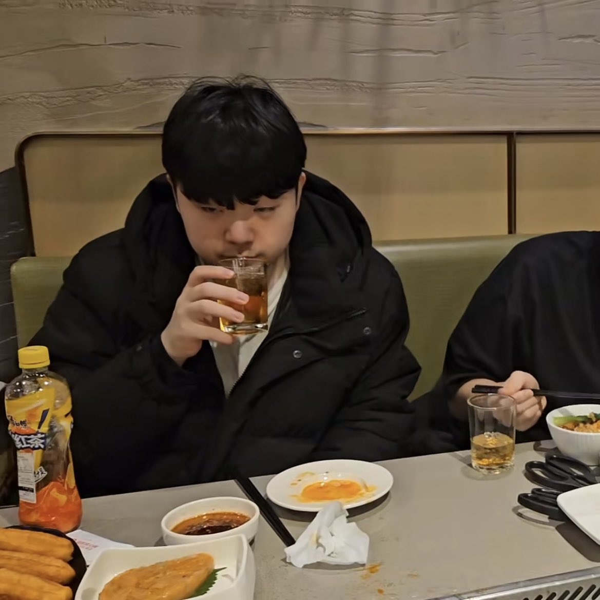 oooKlNG's tweet photo. ㅋㅋㅋㅋㅋㅋㅋㅋㅋ아쫀나귀여워 https://t.co/9j2yUBCUHD