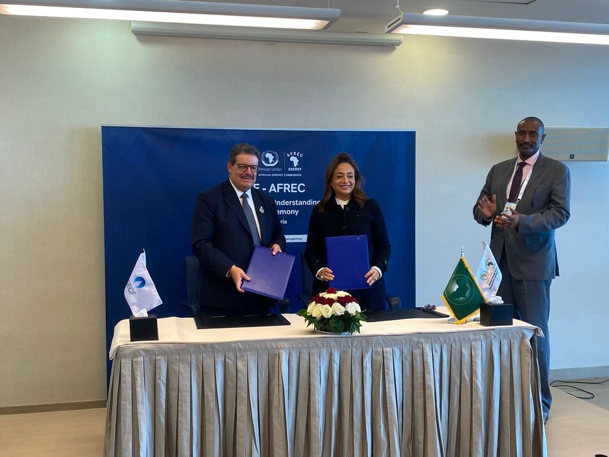 🌍⚡️With global #energy demand projected to rise by 20% in 2050 & natural gas contributing 26% in the energy mix, #Africa’s natural gas production will grow 3% annually. The @_AfricanUnion @AU_AFREC signs #MoU with @GECF_News to promote energy access & security in Africa.