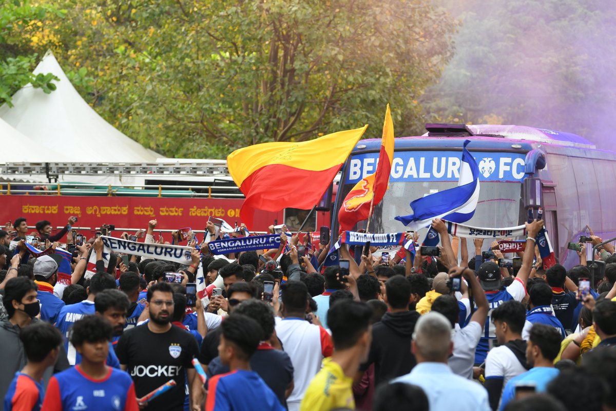 Running out of words for these faithful. 💙

#WeAreBFC #BestFansEver #Santhoshakke