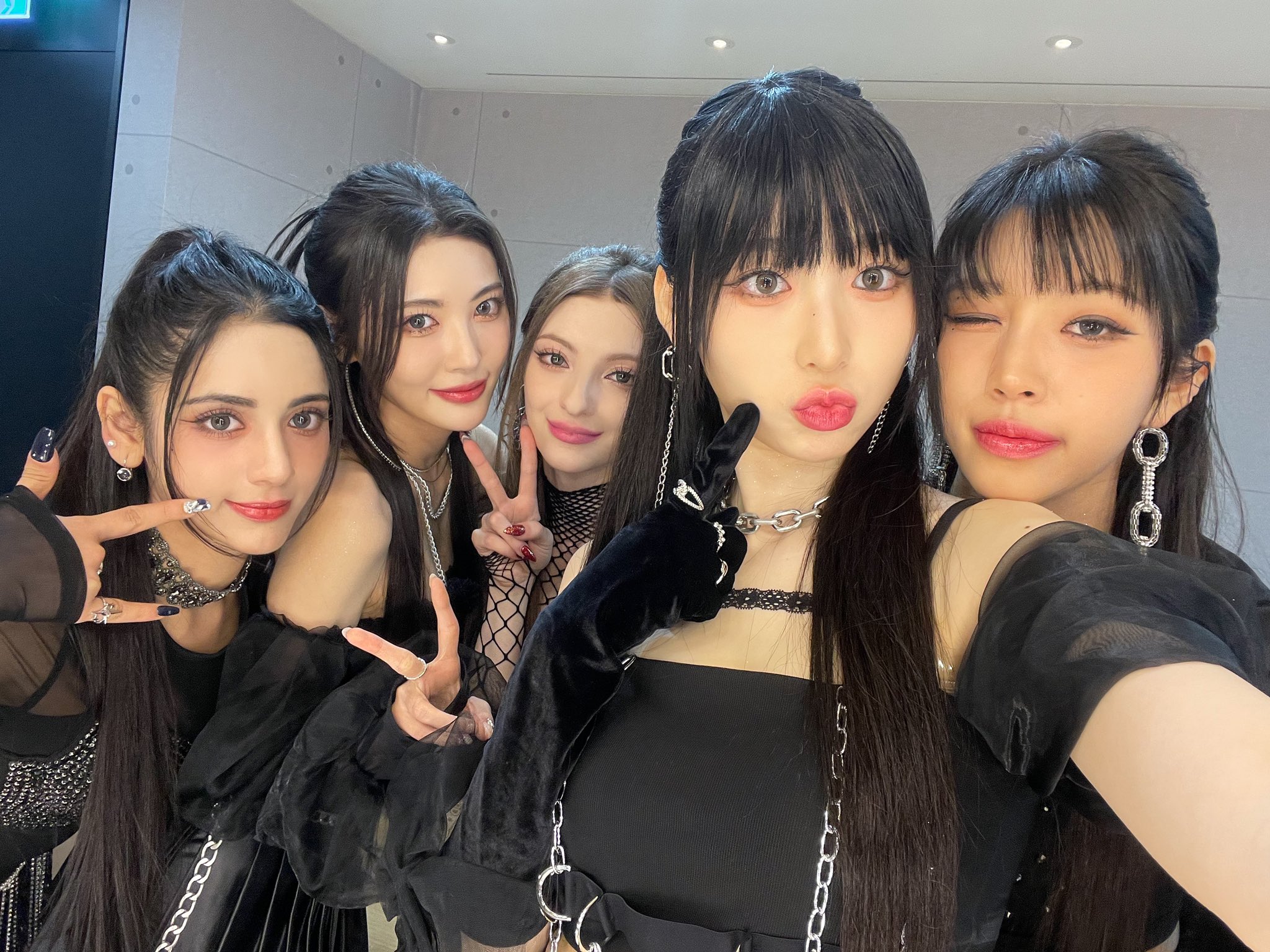 GHqvDTsaYAA4Gxr?format=jpg&name=large