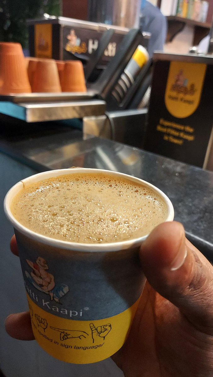 sk_2386's tweet image. All about evening! 😎
Tested @India_KTM #Duke390 Amazing machine
Free spirited high revving engine🔥😎👌🏽
Checked the quirky @Hqv_Motorcycles #Svartpilen401 👌🏽
 Some chats &amp;amp; ಬಿಸಿ ಬಿಸಿ ಬೆಲ್ಲದ ಕಾಫಿ at #Hattikaapi
#Filtercoffee 
#SaturdayVibes