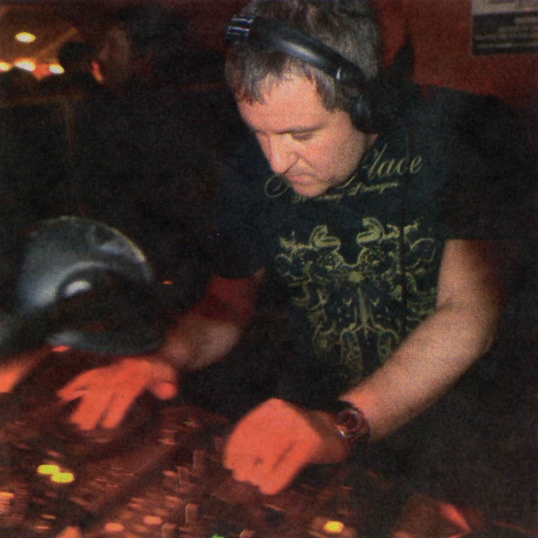 Després de 41 anys, 3 mesos i 18 dies, <a href="/SIDECARbcn/">SIDECAR Factory Club</a>  tanca les portes definitivament aquesta nit. Durant els darrers 21 anys, he tingut l'immens plaer i honor de ser el DJ resident de les sessions de cap de setmana.

[1/9]