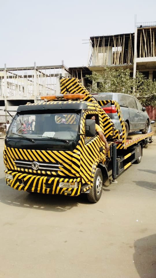 FCT_DRTS's tweet photo. Images from continued efforts in clearing illegal parking and street trading along the road corridor within Utako Market and Utako Masallachi by the combined teams of DRTS RRS &amp; Recovery, and AEPB Enforcement Team this morning.

#FCTDRTS #AbujaVIO #AbujaCleanup #TheZebra https://t.co/rsQWcnEnj1