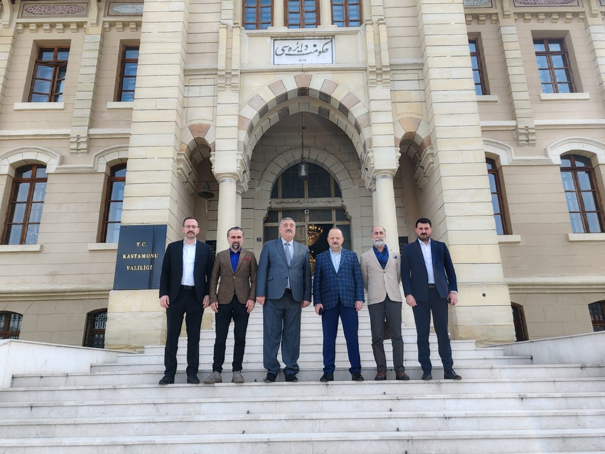 Kocaeli Erzurumlular Kültür ve Dayanışma Vakfı Başkanı Ahmet Önal ve yönetim kurulu üyeleri Valimiz @MeftunDalli'yı ziyaret ettiler. Nazik ziyaretlerinden ötürü kendilerine teşekkür ediyoruz. @kocaelierzurumv