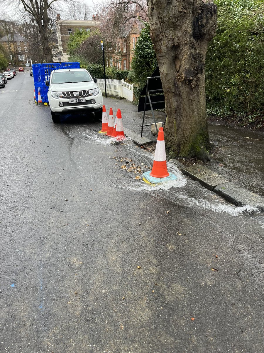 Hey @thameswater, we’re having real problems getting TW to do something about a MASSIVE water leak in London #se23. Someone has come to check water pressure BUT so far 4 hours of gushing water and no water to homes and NO team to repair