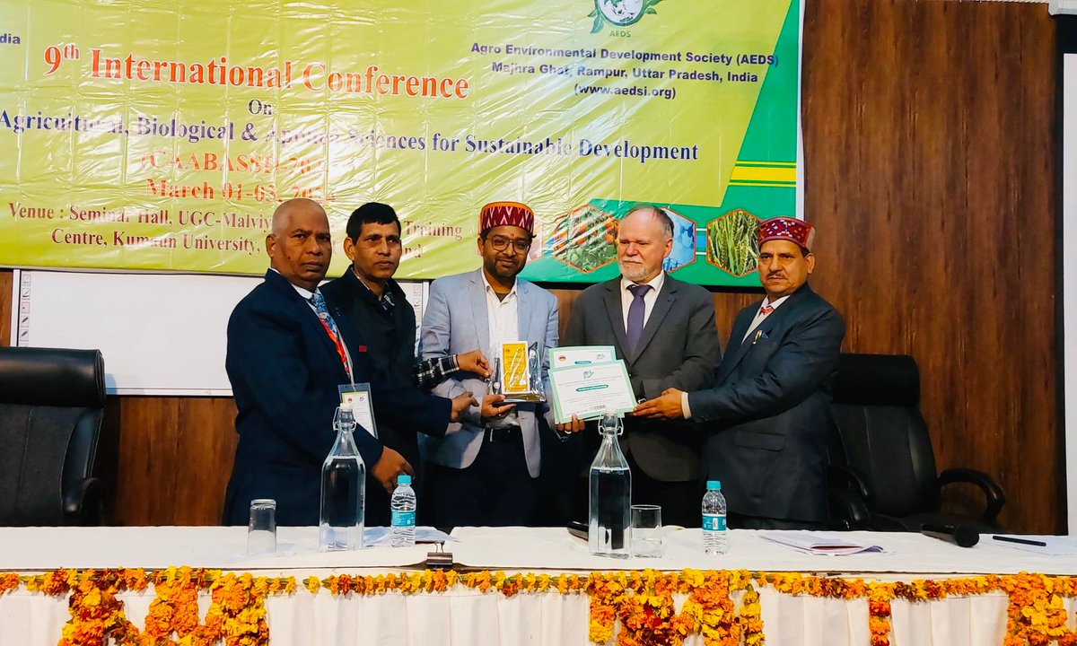1/4
The Institute congratulates Dr. Bhavya Bhargava, Sr. Scientist, Department of Agrotechnology, CSIR-IHBT, on being conferred with the ‘Young Scientist Award in Floriculture’ at the 9th International Conference on Current Approaches in Agricultural, Biological, and