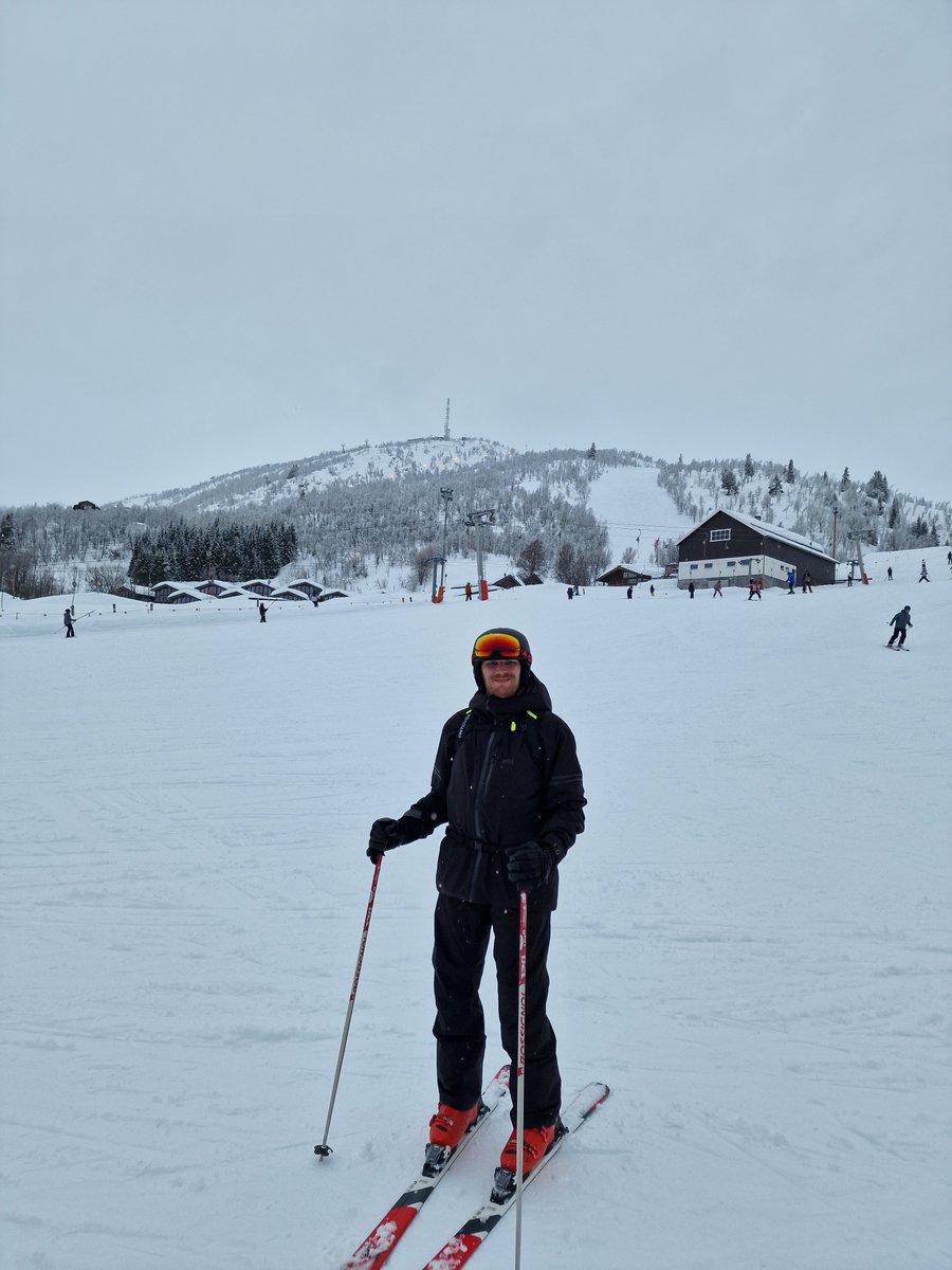 Just got home after my first week skiing, one bruised leg. A good week in Geilo on Slaatta.