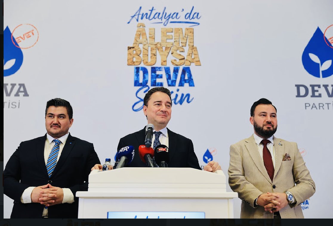 ▪️Her karanlığı gece sayma! Aydınlığa giden yol karanlıktan geçer. İnandığımız yerde, inandığımız yoldayız. 

Ekonomiye can katacak bir Babacan. İlçemize deva olacak bir Hakan geliyor. Aksu devanın nereden geleceğini bilir. 
#deva #parti #yerel #seçim #aday