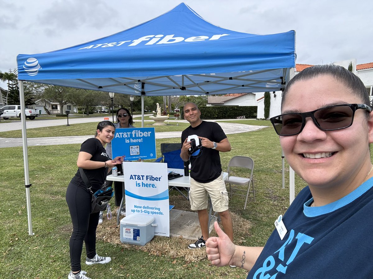 London and KDG out Prospecting Again!!🔥🔥 @m_romero28 @DilmaZambrano_ @RocabadoWilliam @theeastregion @One_FLA @eniggemann #Fiber #ATT @cassiexoxo88 @Mrsfrenchiii