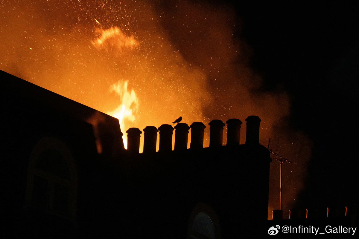 TheoElmend's tweet photo. The fire broke out in London around 0:31 on March 1st. Hope everyone stay safe.

#London https://t.co/5kTyDheUTw