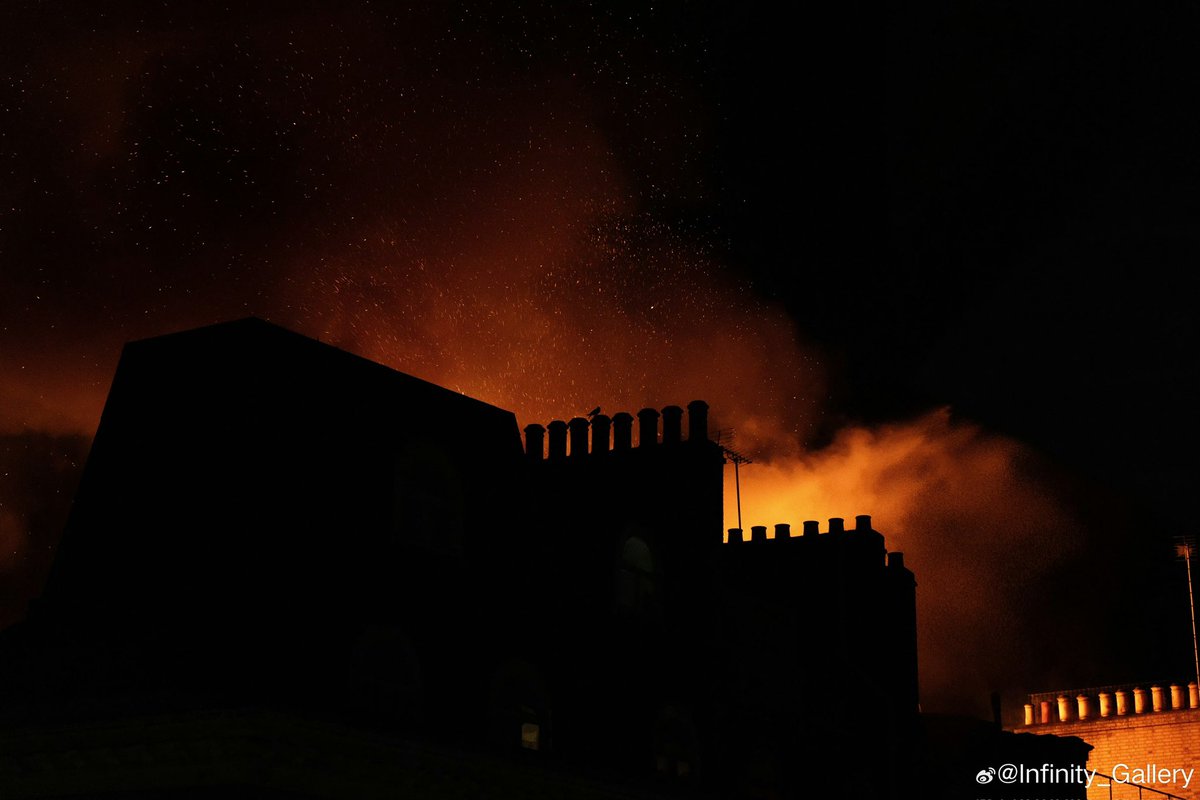 TheoElmend's tweet photo. The fire broke out in London around 0:31 on March 1st. Hope everyone stay safe.

#London https://t.co/5kTyDheUTw