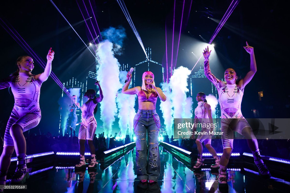 nmsupports's tweet image. SUPERSTAR @NICKIMINAJ 🔥👑❤️
#GagCityWORLDTour 
#GagCityOakland #PinkFriday2Tour