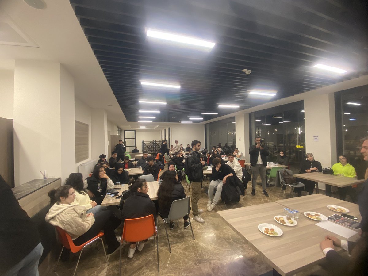 Belediye Başkanımız <a href="/avbakidemirbas/">Av. Baki DEMİRBAŞ 🇹🇷</a>  ve İlçe Başkanımız <a href="/akahmetkilic/">Ahmet Kılıç</a> katılımıyla “Bizim Semtin Gençleri”programı kapsamında genç kardeşlerimizle bir araya geldik.

31 Mart için hazırız; sefer bizden zafer Allah’tan…