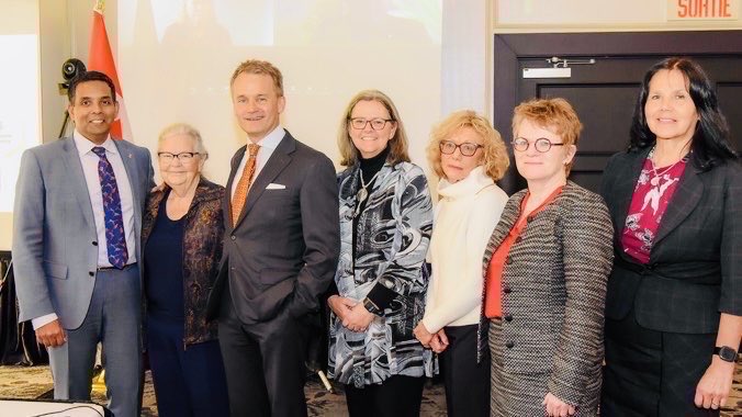 Le Conseil national des aînés conseille notre gouvernement sur les politiques et les programmes fédéraux destinés aux aînés. Parce que les aînés et leurs défenseurs sont les mieux placés pour le savoir.

C'est en les écoutant que nous réussirons.