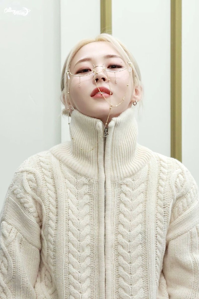 yongsun2da's tweet image. moonbyul, you’re just killing me