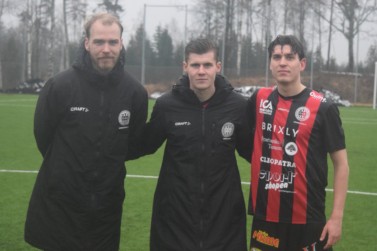 Grebbestadsseger mot seriekonkurrenten Säffle
Bild målskyttarna: Anton Henriksson (2), Oscar Landgren och David Björnsson
grebbestadsif.se/nyhet.asp?nyhe…
<a href="/grebbestadsif/">Grebbestads IF</a> @safflesk