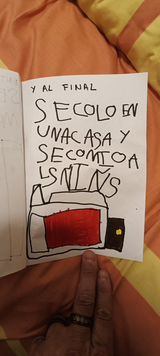 Mi niña escribiendo cuentos con final feliz, ains, que orgulloso estoy 🥲